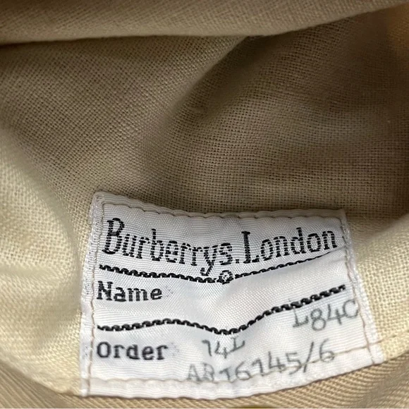 Burberry trench coat. - Picture 12 of 15